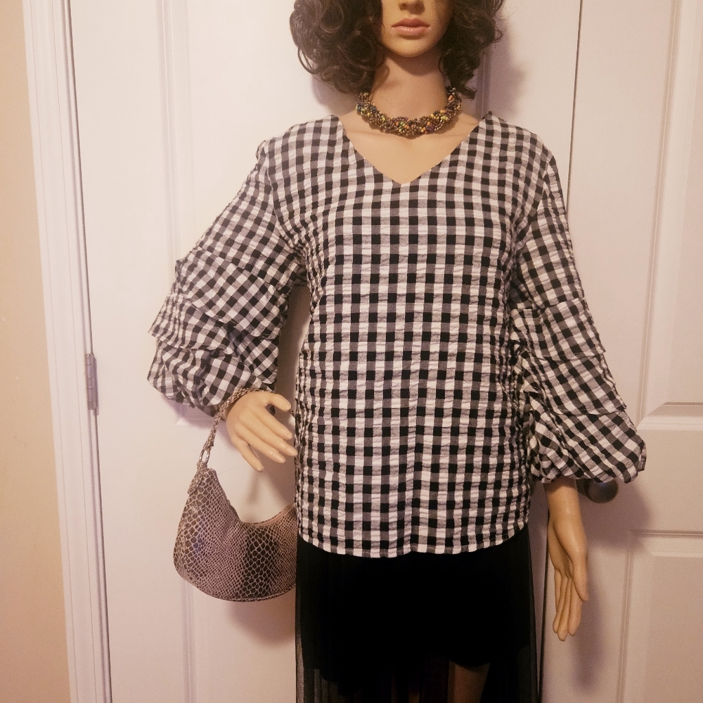 Chic Checkered Puff Sleeve Top